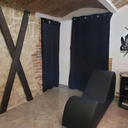 Grota Bdsm Apartmán *